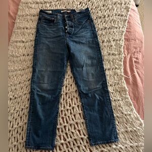 Levi's Women's Wedgie Straight medium wash Blue Jeans